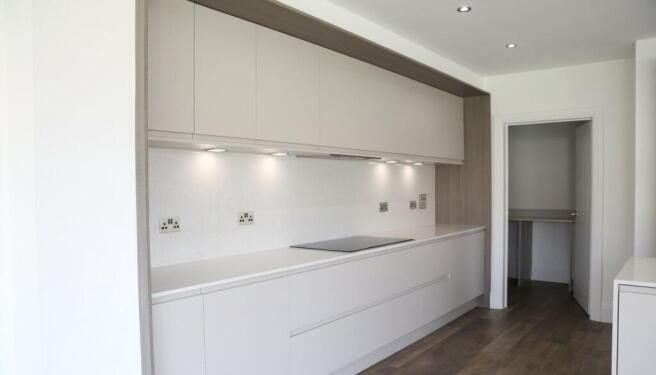 4 bed Detached for sale Image 4
