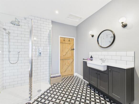 Spacious Bathroom