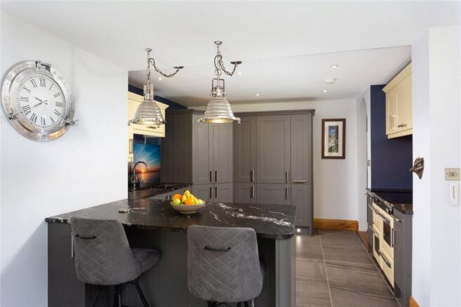 4 bed Detached for sale Image 6