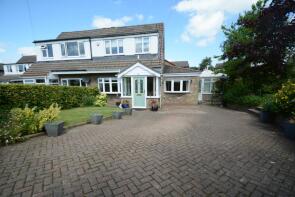 18, Grizedale Close, Carrbrook, Stalybridge SK15 3NQ
