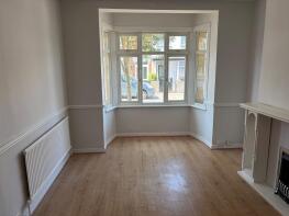 140, Hainault Avenue, Westcliff-on-sea SS0 9EX