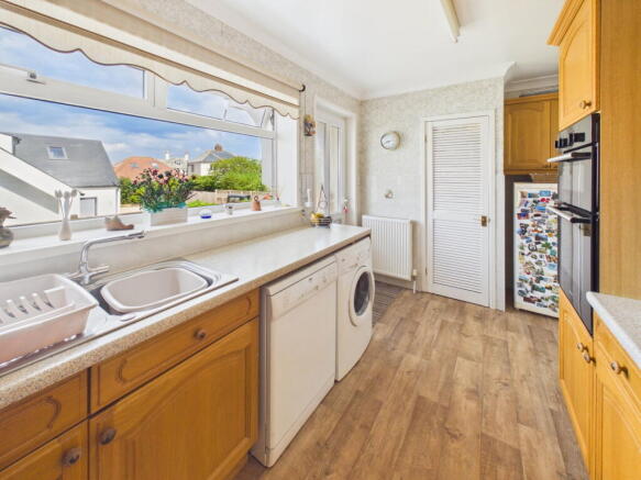 4 bed Detached Bungalow for sale Image 8