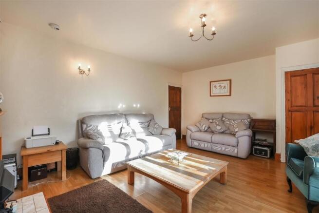 Living Room3.jpg
