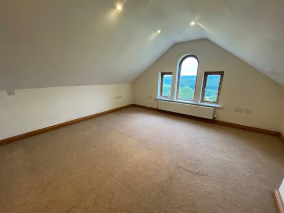 Bedroom 1.jpg