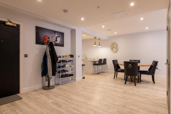 2 bed Flat to rent Image 11