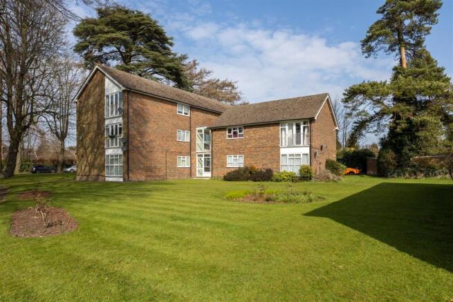 flat-courtlands-crescent-banstead-101.jpg