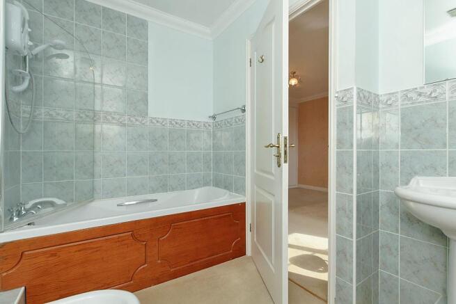 Den-Bed-One-En-Suite_2.jpg