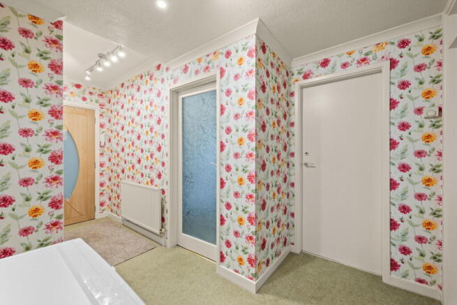2 bed Ground Flat for sale Image 12
