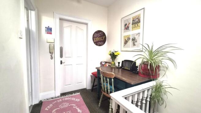2 bed Apartment to rent Image 8