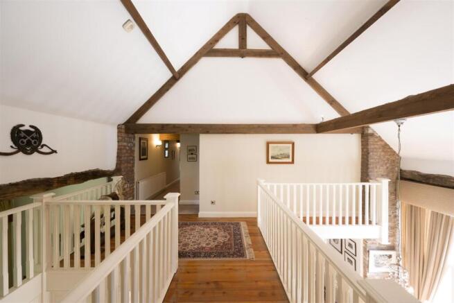 5 bed House for sale Image 8