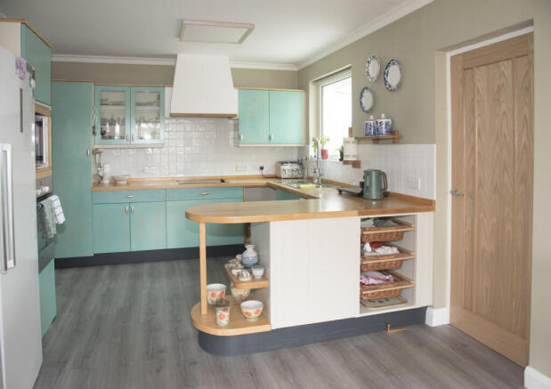 06 - Kitchen