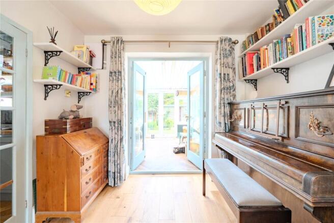 3 bed House for sale Image 4