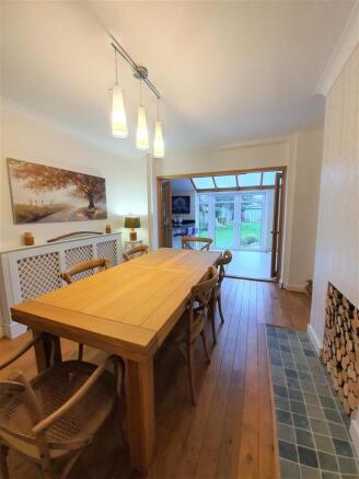 7 Glenhurst Avenue dining1.jpg