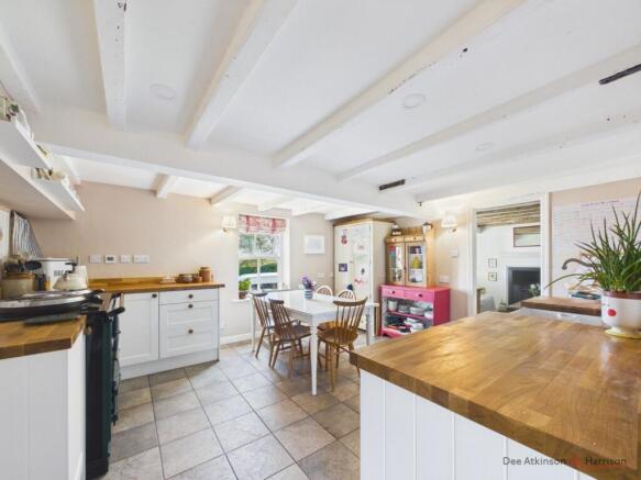 4 bed Detached for sale Image 8