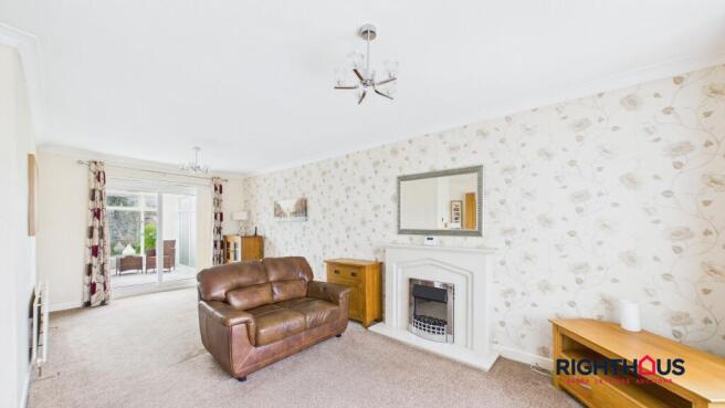 Through Lounge/Dining Area