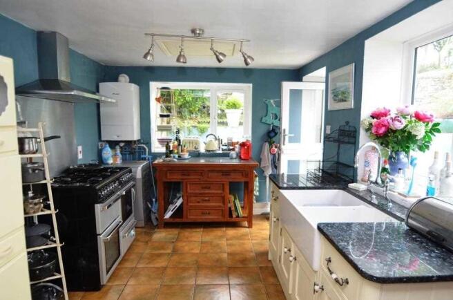 LIVING KITCHEN