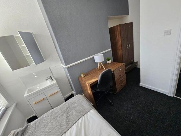 1 bed House Share to rent Image 7