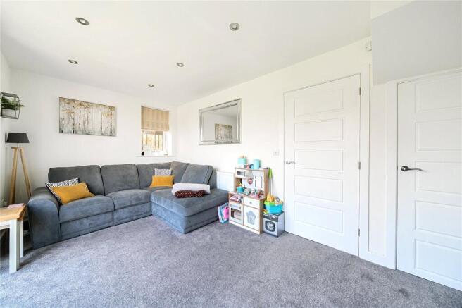 Mill Rise, Huddersfield, West Yorkshire, HD4 photo 4