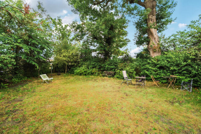 Guildford Road, Chertsey, KT16 photo 4