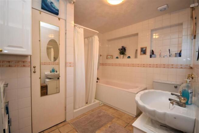 Bathroom.JPG