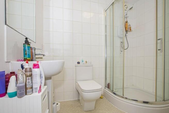 EN-SUITE SHOWER ROOM