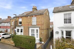 32, Heathfield North, Twickenham TW2 7QW