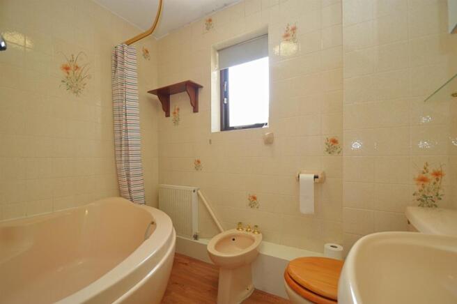 Bathroom1.jpg