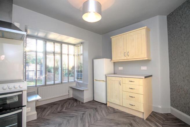 3 bed Semi-Detached to rent Image 4