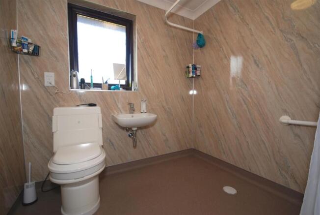 bathroom .JPG