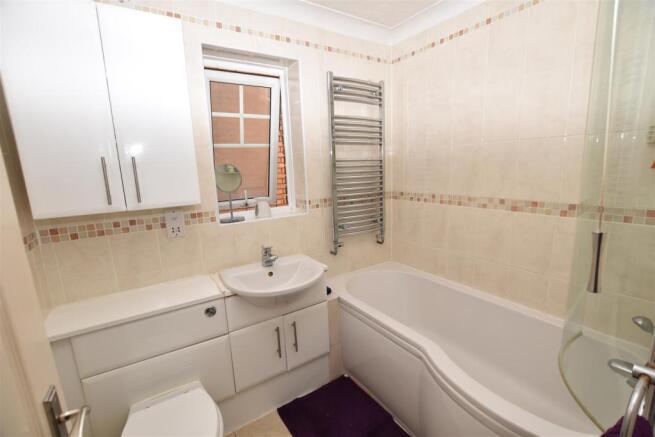 BATHROOM/WC