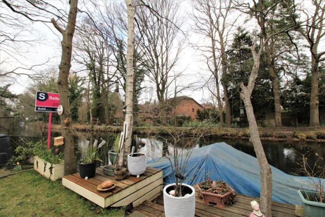Backing On To Basingstoke Canal