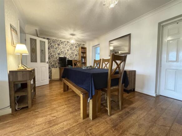 4 bed Semi-Detached for sale Image 4