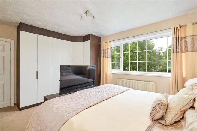 4 bed Detached for sale Image 10
