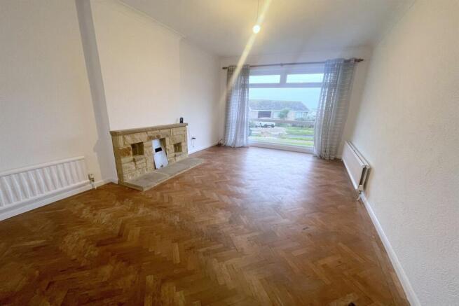 Lounge with large fu