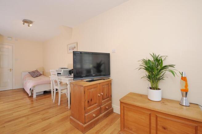 Bedroom/Reception Room