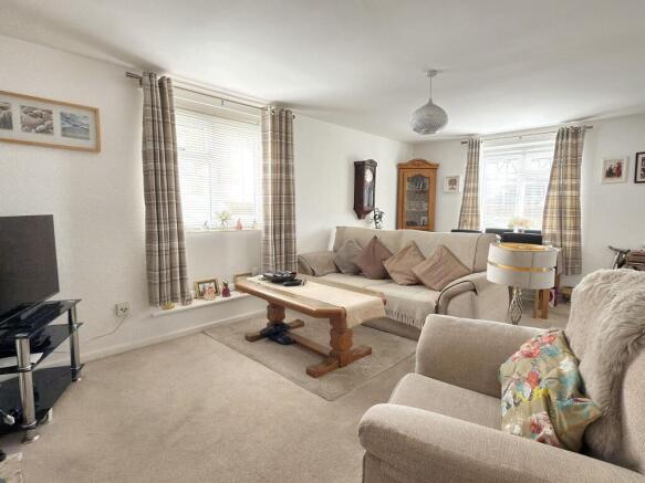 2 bed Flat for sale Image 5