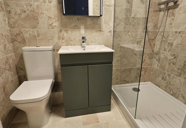 Moorlands9 Bedroom2 ensuite.jpg