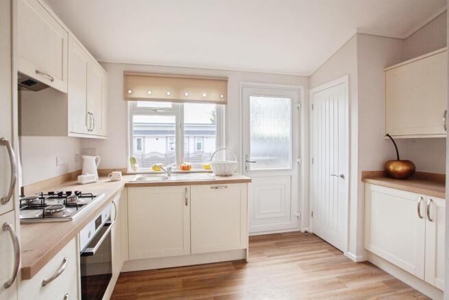 2 bed Park Home for sale Image 7