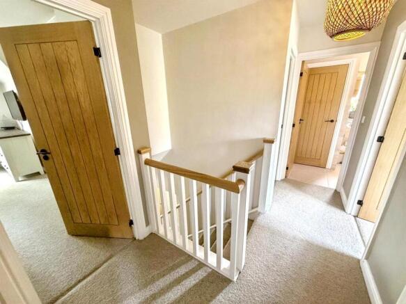 4 bed Detached for sale Image 11