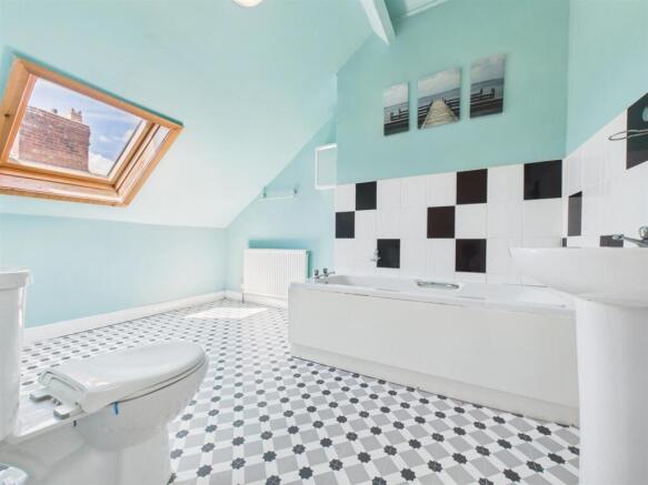 3 bed Terraced for sale Image 8