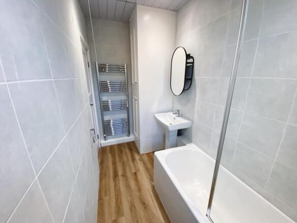8 bed Semi-Detached for sale Image 11