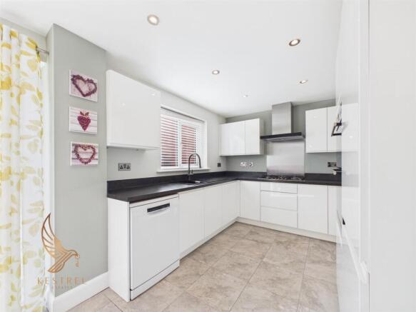 4 bed Detached for sale Image 7