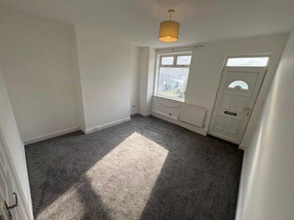 2 bed Terraced to rent Image 5