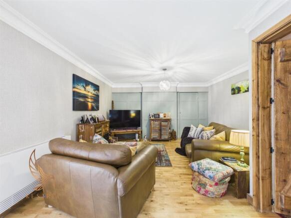 4 bed Detached for sale Image 9