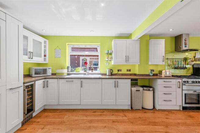 Downsview Road, Horsham photo 4