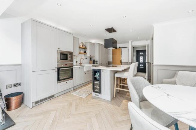 3 bed Town House for sale Image 7