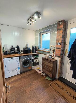 Entrance Hall / Utility Room