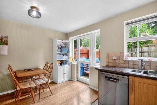 3 bed Semi-Detached for sale Image 6