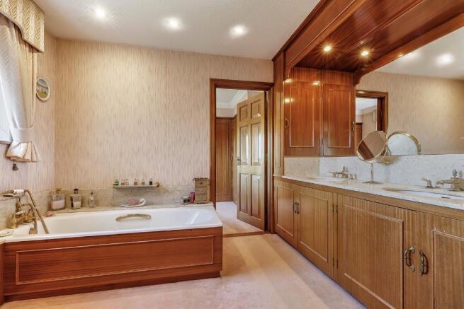Master en-suite