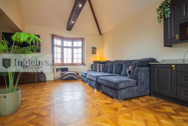 6 bed Detached for sale Image 12